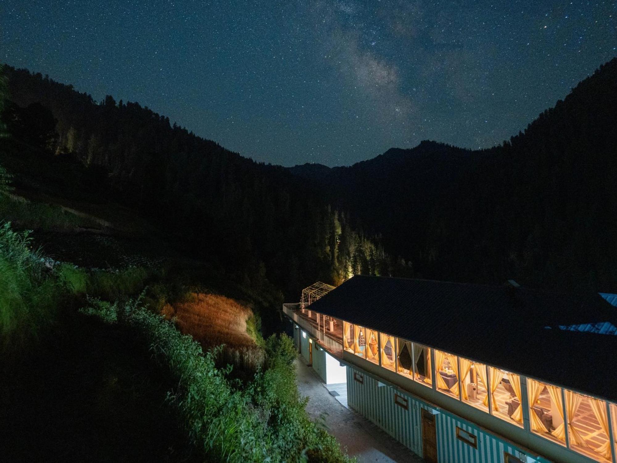 Moustache Shoja, Jibhi Hostel Exterior foto